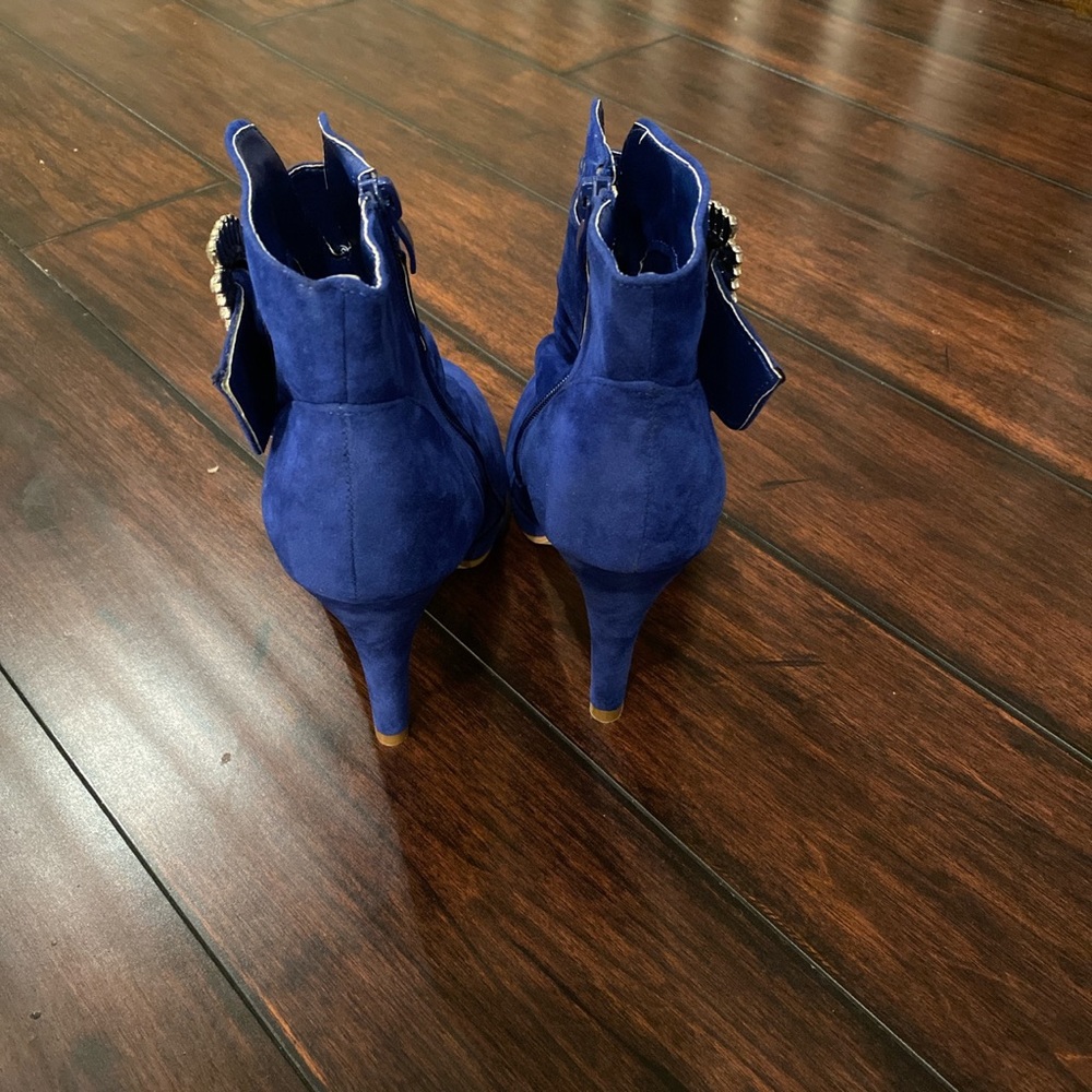 Blue heels! - Picture 3 of 4